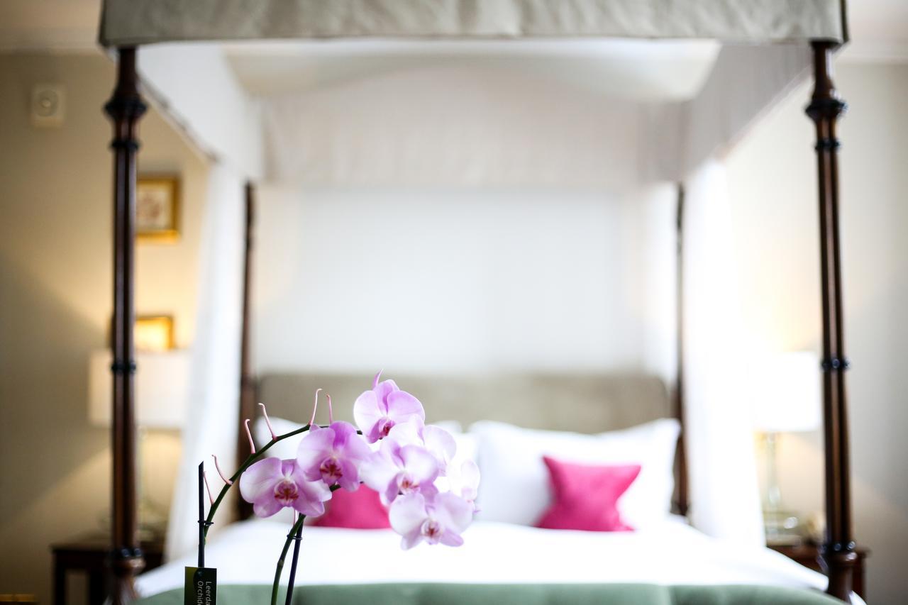 Ockenden Manor Hotel & Spa Cuckfield Exterior foto